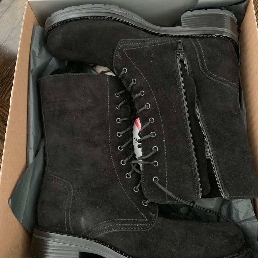 La Canadienne waterproof suede lace up booties